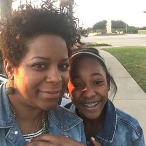 Meet your Posher, Elisa